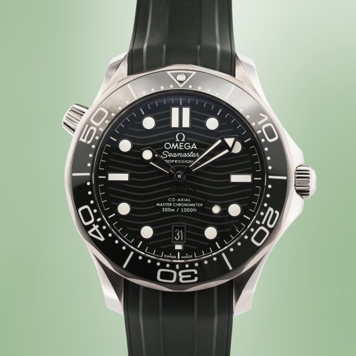 Omega - Seamaster Diver 300 M 42mm Green Full Set Circa 2024 Ref. 210.32.42.20.10.001