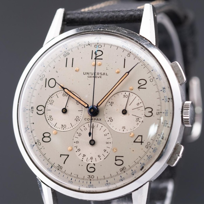 Universal Genève - Compax Oversize Ref. 22430 with extracts of archives