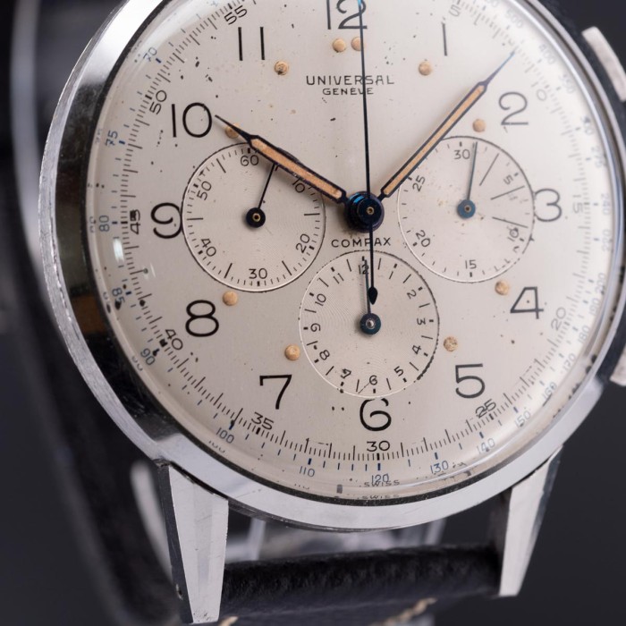 Universal Genève - Compax Oversize Ref. 22430 with extracts of archives