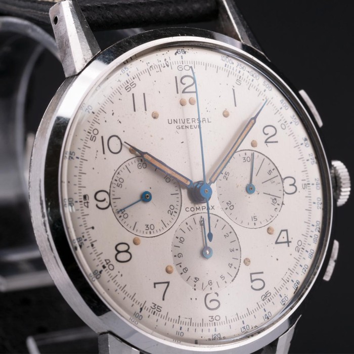 Universal Genève - Compax Oversize Ref. 22430 with extracts of archives