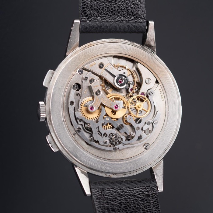 Universal Genève - Compax Oversize Ref. 22430 with extracts of archives