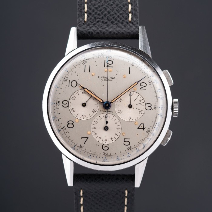 Universal Genève - Compax Oversize Ref. 22430 with extracts of archives
