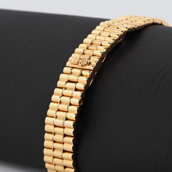 Corum - Unique "His & Hers" set with 18k Yellow Gold Necklace