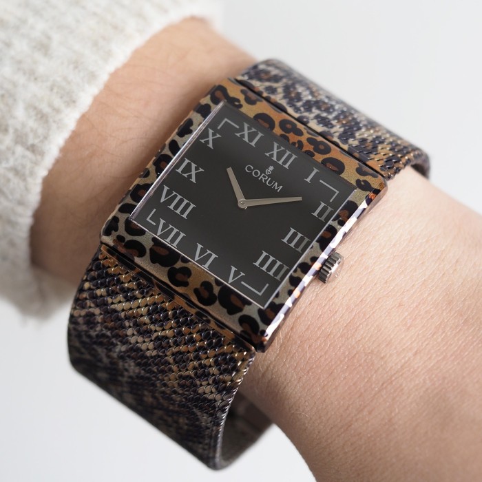 Corum - Buckingham Leopard 37 x 39 mm with Box and Warranty Ref. Z138