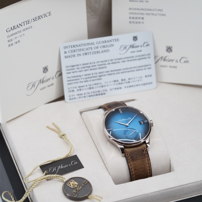 H. Moser & Cie -  Venturer Big Date White Gold Manual Winding " Purity Funky" Blue Fumé Dial Full Set Circa 2018 Ref. 2100-0203