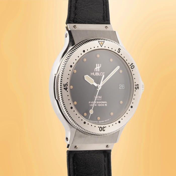 Hublot - Classic MDM Professional Vintage Original Circa 1990 Full Set Ref. 1553.1