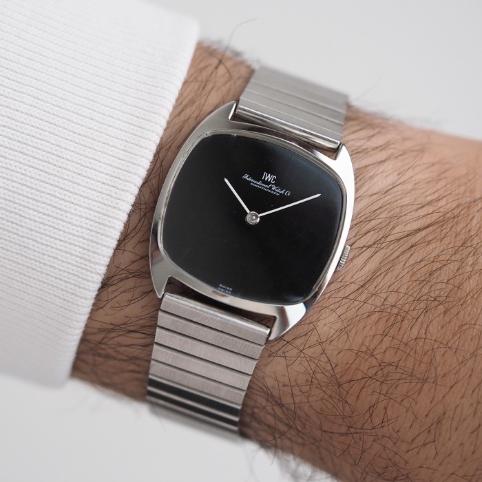 IWC - Vintage Tonneau Black Lacquered Dial Circa 1973 Ref. 2581