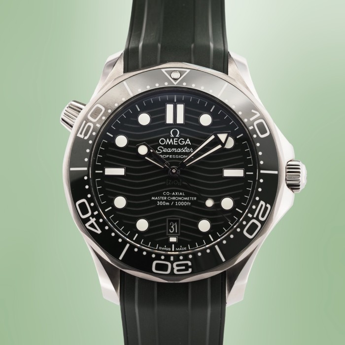 Omega - Seamaster Diver 300 M 42mm Green Full Set Circa 2024 Ref. 210.32.42.20.10.001