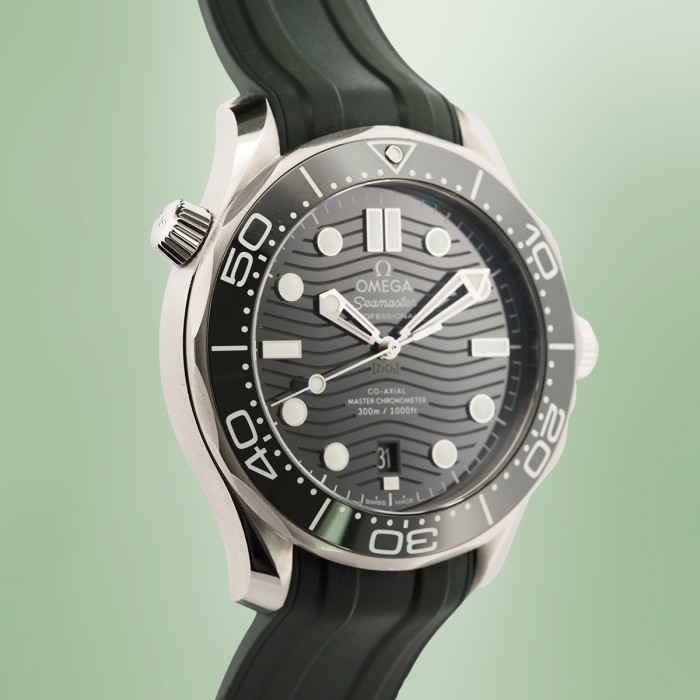Omega - Seamaster Diver 300 M 42mm Green Full Set Circa 2024 Ref. 210.32.42.20.10.001