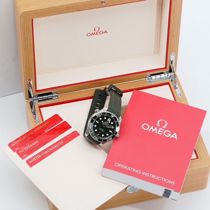 Omega - Seamaster Diver 300 M 42mm Green Full Set Circa 2024 Ref. 210.32.42.20.10.001