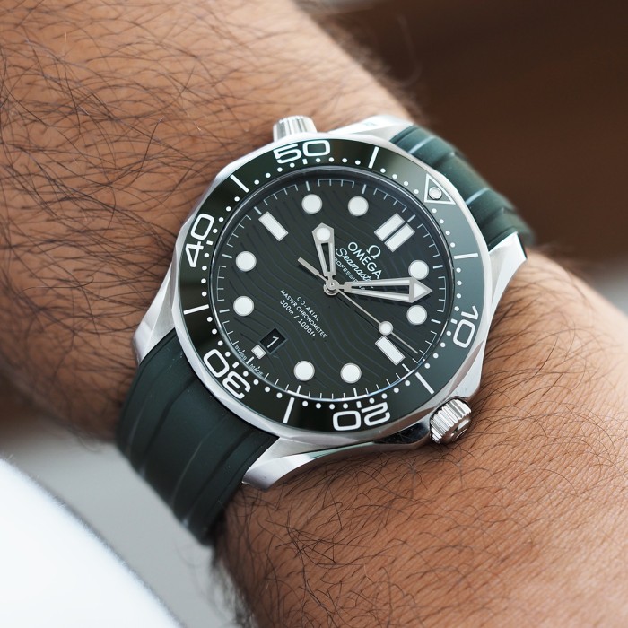 Omega - Seamaster Diver 300 M 42mm Green Full Set Circa 2024 Ref. 210.32.42.20.10.001