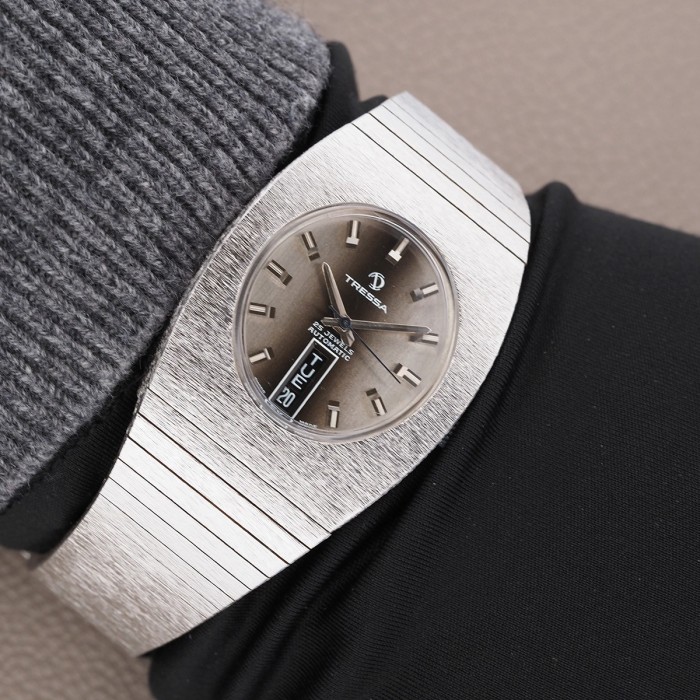 Tressa - Vintage Automatic "Frosted" Textured Case Ref. 655