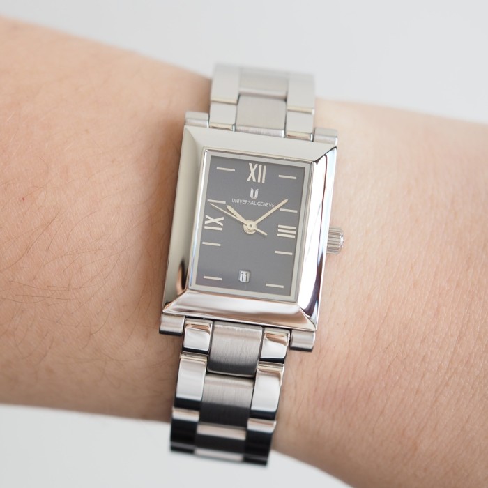 Universal Genève - Cintrée Curvex Circa 1990 Ref. 844.625