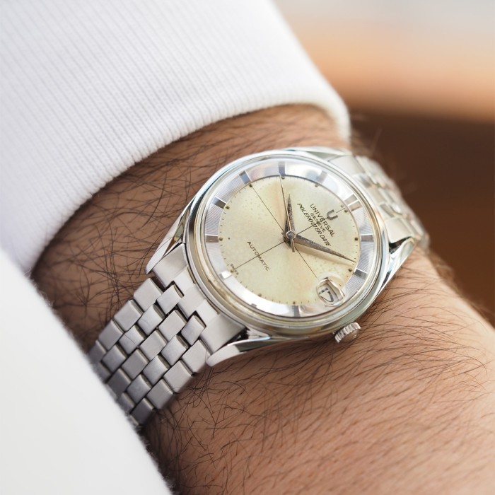 Universal Genève - Polerouter Date Automatic Microtor Vintage Gay Frères Bracelet Circa 1960 Ref. 204610-7